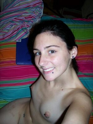 Изображение помечено: Skinny, Brunette, Eyes, Piercing, Selfie, Smiling, Flat chested, Small Tits
