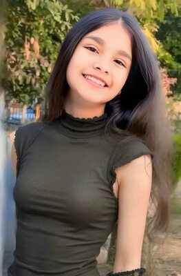 Изображение помечено: Skinny, Brunette, Eyes, Smiling, What is her name, Cute