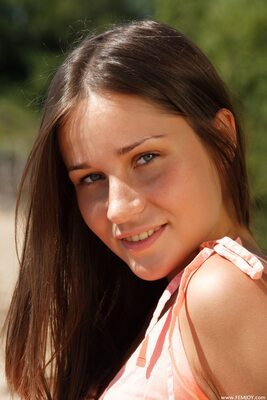 Изображение помечено: Skinny, Brunette, Femjoy, Irina Bruni - Irina O - Dana C, Sunday, Beach, Cute, Eyes, Face, Russian, Safe for work, Smiling