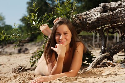 Изображение помечено: Skinny, Brunette, Femjoy, Irina Bruni - Irina O - Dana C, Sunday, Beach, Cute, Eyes, Feet, Russian, Sexy Wallpaper, Smiling