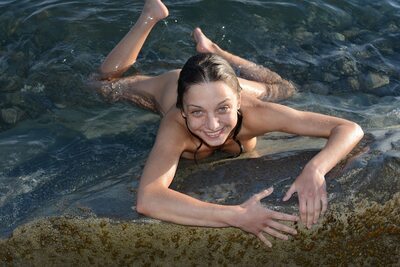 Изображение помечено: Skinny, Brunette, Foncara, Foxy Di - Nensi B - Medina U, MET Art, Mikhail Paramonov - Paromov, Nature, Russian, Sexy Wallpaper, Smiling, Cute