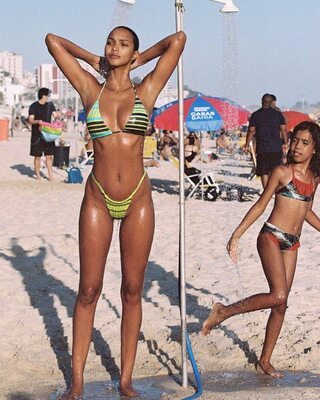 Изображение помечено: Skinny, Brunette, Lais Ribeiro, 2 girls, Beach, Bikini, Brazilian, Celebrity - Star, Legs, Shower, Tummy