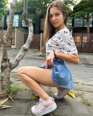 Изображение помечено: Skinny, Brunette, Lera Buns - Valeria Titova, Cute, Legs, Russian