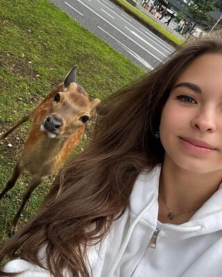 Изображение помечено: Skinny, Brunette, Lera Buns - Valeriia Makusheva - Valeria Titova, Cute, Deer, Eyes, Legs, Nature, Russian