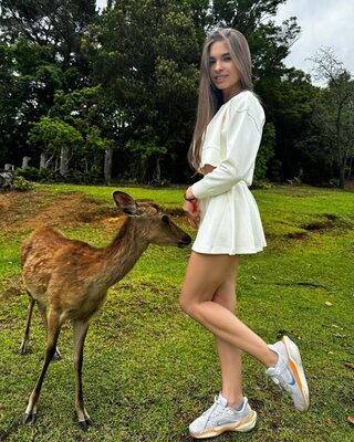 Изображение помечено: Skinny, Brunette, Lera Buns - Valeriia Makusheva - Valeria Titova, Cute, Deer, Legs, Nature, Russian, Smiling