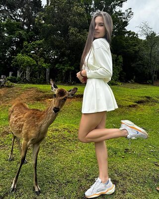 Изображение помечено: Skinny, Brunette, Lera Buns - Valeriia Makusheva - Valeria Titova, Cute, Deer, Legs, Nature, Russian, Smiling