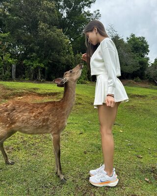 Изображение помечено: Skinny, Brunette, Lera Buns - Valeriia Makusheva - Valeria Titova, Cute, Deer, Legs, Nature, Russian