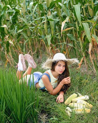 Изображение помечено: Skinny, Brunette, Lera Buns - Valeriia Makusheva - Valeria Titova, Cute, Eyes, Hat, Nature, Russian