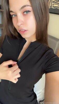 Изображение помечено: Skinny, Brunette, Lera Buns - Valeriia Makusheva - Valeria Titova, Cute, Eyes, Russian, Selfie