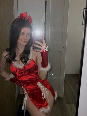 Изображение помечено: Skinny, Brunette, Mirari X - Mirari Hub, Christmas, Cute, Lingerie, Russian, Selfie, Smiling