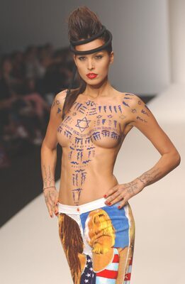 Изображение помечено: Skinny, Brunette, Petra Němcová, Body painting, Celebrity - Star, Czech, Small Tits, Tummy