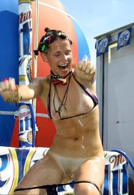 Изображение помечено: Skinny, Brunette, Pussy, Shower, Small Tits, Tummy