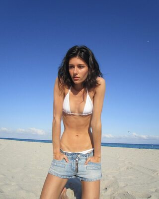 Изображение помечено: Skinny, Brunette, Renée Bellerive, Beach, Bikini, Canadian, Cute, Tummy