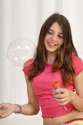 Изображение помечено: Skinny, Brunette, Roberta, Smiling, WeAreLittleStars.com, Cute