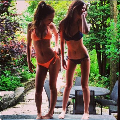 Изображение помечено: Skinny, Bikini, Brunette, Canadian, Feet, Legs, Sophi Knight, 2 girls, Cute, Smiling, Tummy