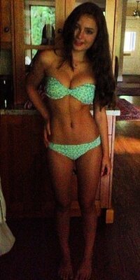 Изображение помечено: Skinny, Bikini, Brunette, Canadian, Legs, Sophi Knight, Cute, Tummy
