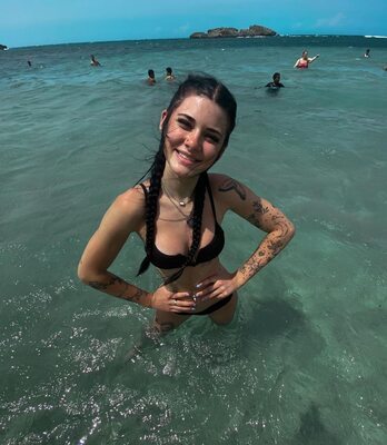 Изображение помечено: Skinny, Brunette, kendlebutterworth, Beach, Bikini, Braid, Cute, Smiling, Tattoo