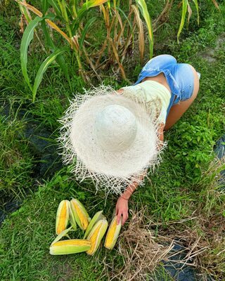 Изображение помечено: Skinny, Lera Buns - Valeriia Makusheva - Valeria Titova, Ass - Butt, Hat, Nature, Russian